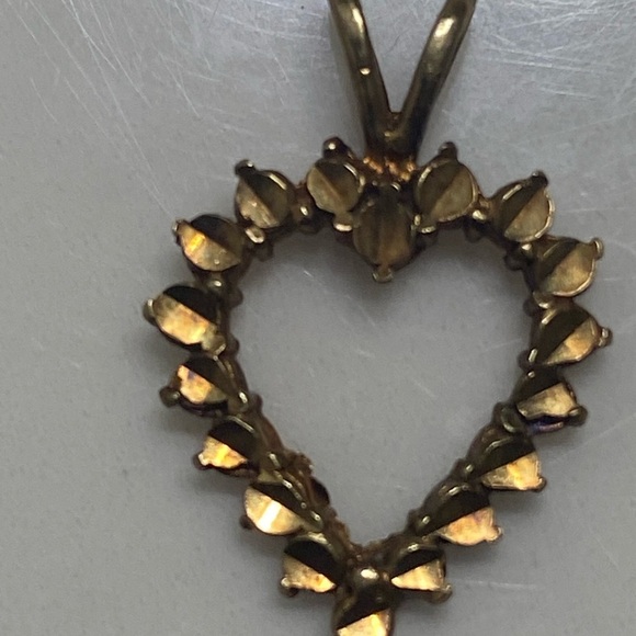 Jewelry - Vintage 10K Gold Open Heart 2 Gram Elegant Charm Pendant